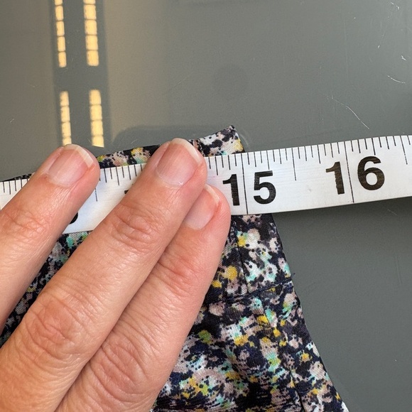 BCBGeneration Navy High Waist Silky Satiny Dainty Abstract Dots Shorts Small - Picture 6 of 9